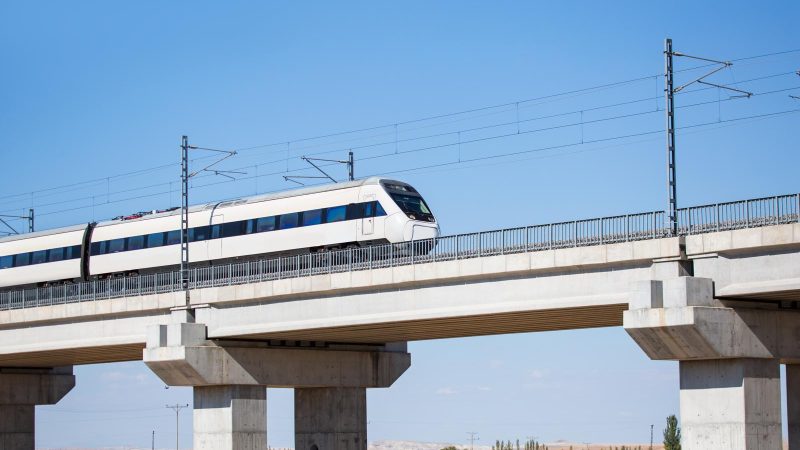 In viaggio tra due mondi: la distanza Milano-Cremona